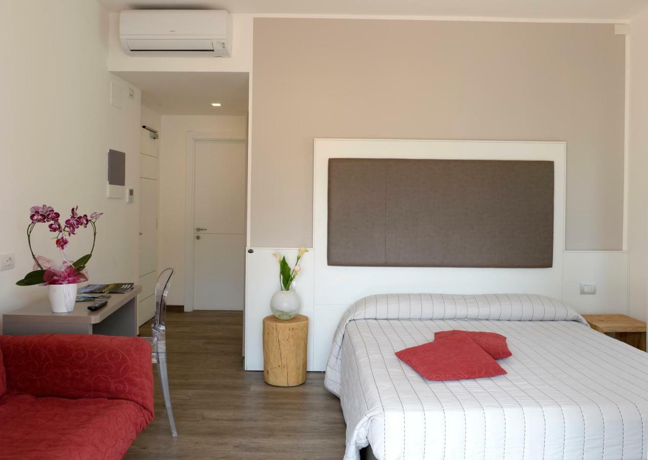Hotel Rolly Riva del Garda Kültér fotó