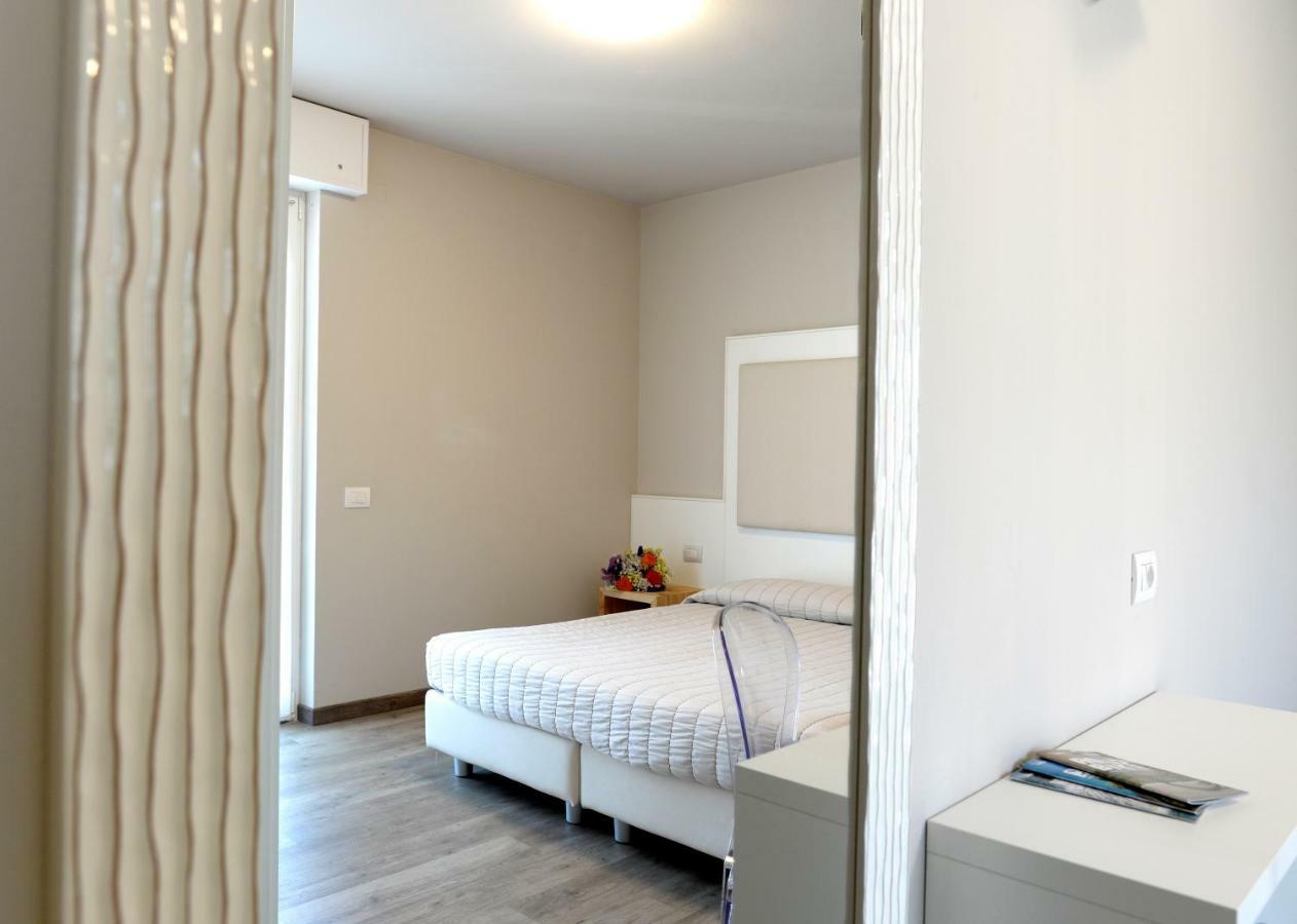 Hotel Rolly Riva del Garda Kültér fotó